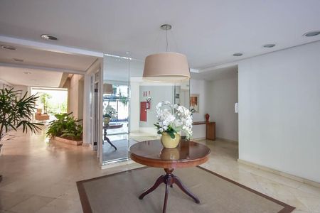 Hall Social de apartamento à venda com 3 quartos, 129m² em Real Parque, São Paulo