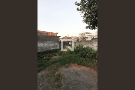 Quintal de casa à venda com 1 quarto, 221m² em Jardim Dona Sinha, São Paulo