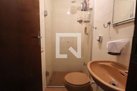 Banheiro de serviço de apartamento para alugar com 3 quartos, 100m² em Barra Funda, Guarujá
