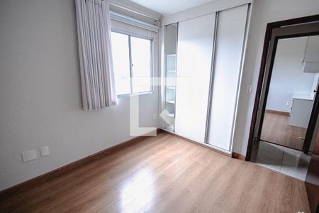 Quarto  de apartamento para alugar com 3 quartos, 90m² em Itapoã, Belo Horizonte
