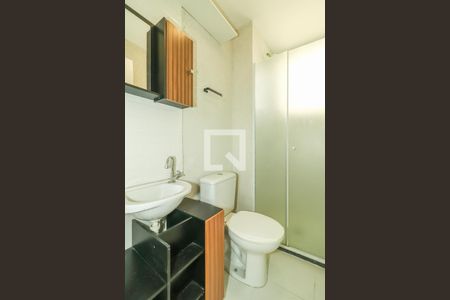Banheiro de apartamento à venda com 2 quartos, 45m² em Sarandi, Porto Alegre