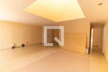 Sala de casa à venda com 5 quartos, 380m² em Itaipu, Niterói