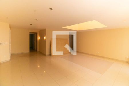 Sala de casa à venda com 5 quartos, 380m² em Itaipu, Niterói