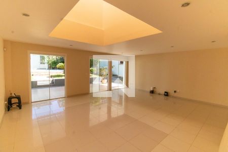 Sala de casa à venda com 5 quartos, 380m² em Itaipu, Niterói