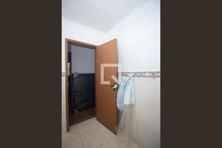 Banheiro Social de casa à venda com 4 quartos, 390m² em Vila Nova, Porto Alegre
