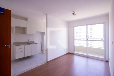 Sala de apartamento para alugar com 2 quartos, 46m² em Colubandê, São Gonçalo