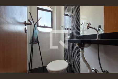 Banheiro de Serviço de apartamento à venda com 3 quartos, 135m² em Parque das Nações, Santo André