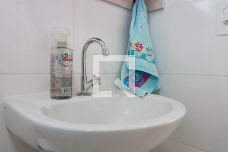 Banheiro de apartamento para alugar com 2 quartos, 43m² em Parque Arariba, São Paulo