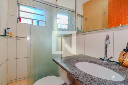 Banheiro de apartamento à venda com 2 quartos, 54m² em Morro Santana, Porto Alegre