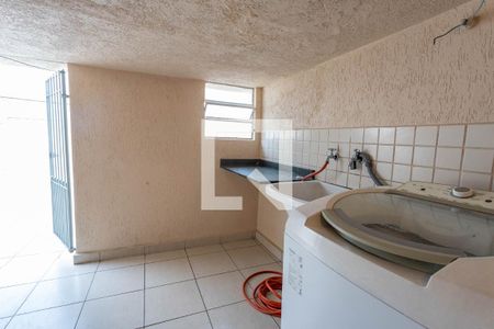 Área de serviço de casa para alugar com 3 quartos, 300m² em Taboão, Diadema
