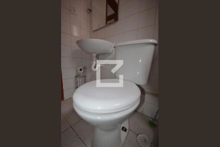 Banheiro de apartamento para alugar com 2 quartos, 47m² em Paciência, Rio de Janeiro
