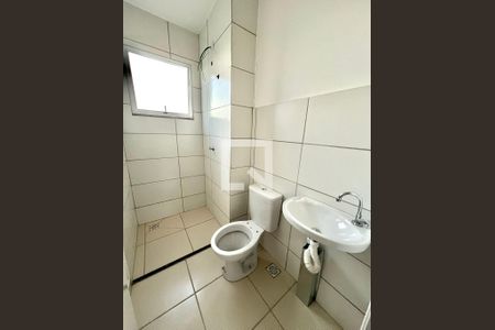 Banheiro social de apartamento para alugar com 2 quartos, 49m² em Trevo, Belo Horizonte
