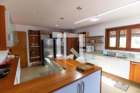 Cozinha de casa de condomínio à venda com 5 quartos, 300m² em Itaipu, Niterói