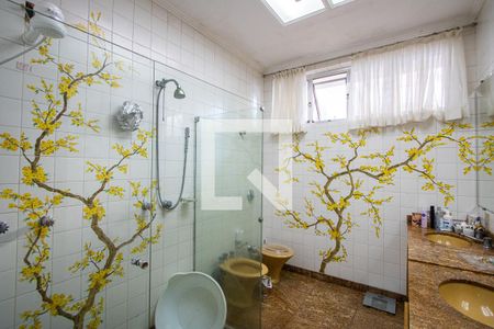 Banheiro social de casa à venda com 5 quartos, 459m² em Vila Assunção, Santo André