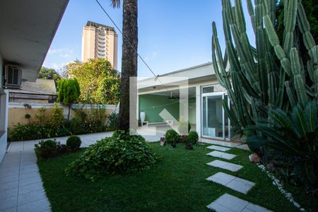 Quintal de casa à venda com 5 quartos, 459m² em Vila Assunção, Santo André