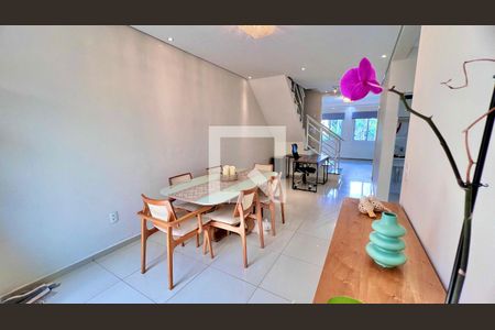 Sala de casa de condomínio à venda com 3 quartos, 147m² em Medeiros, Jundiaí