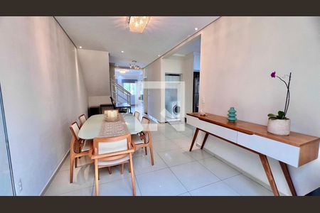 Sala de casa de condomínio à venda com 3 quartos, 147m² em Medeiros, Jundiaí