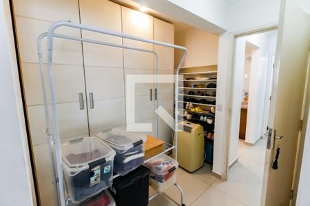 Closet da suíte de apartamento à venda com 3 quartos, 117m² em Chácara Agrindus, Taboão da Serra