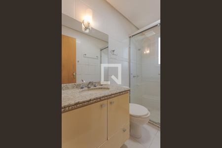 Banheiro de apartamento à venda com 2 quartos, 74m² em Vila Ipiranga, Porto Alegre