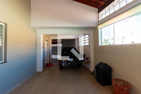 Garagem de casa à venda com 2 quartos, 100m² em Conjunto Residencial Sitio Oratorio, São Paulo