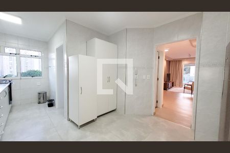 Cozinha de apartamento à venda com 4 quartos, 130m² em Mansões Santo Antônio, Campinas
