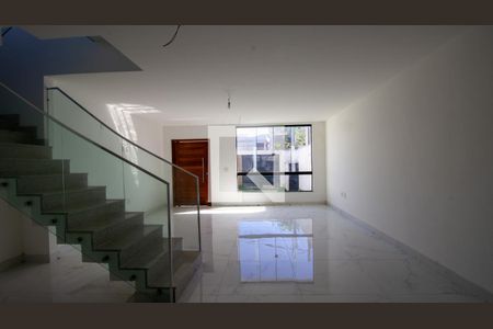Sala de casa à venda com 4 quartos, 181m² em Vargem Pequena, Rio de Janeiro