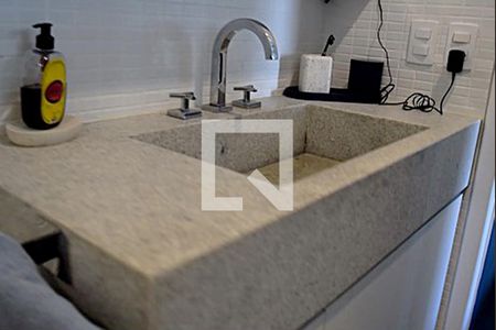 Banheiro de kitnet/studio para alugar com 1 quarto, 40m² em Jardim das Bandeiras, São Paulo