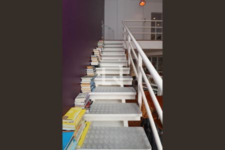 Escada de apartamento à venda com 2 quartos, 111m² em Pinheiros, São Paulo