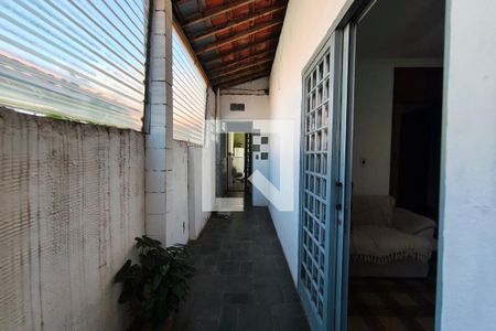 Corredor - Quintal de casa à venda com 5 quartos, 131m² em Jardim Roseira, Campinas