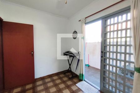 Sala de TV de casa à venda com 5 quartos, 131m² em Jardim Roseira, Campinas