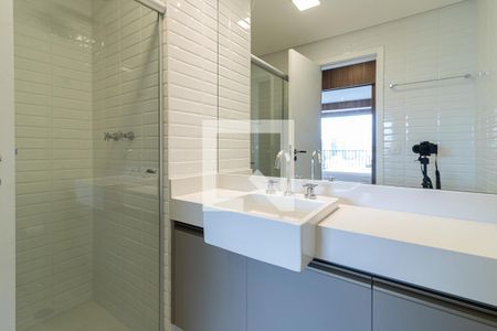 Banheiro de apartamento para alugar com 1 quarto, 51m² em Moema, São Paulo