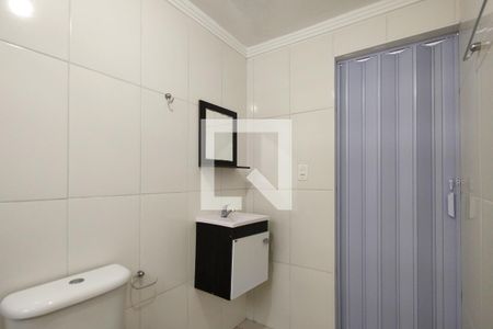 Banheiro de kitnet/studio para alugar com 1 quarto, 44m² em Vila Tupi, Praia Grande
