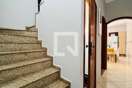 Escada de casa à venda com 3 quartos, 181m² em Jardim Vila Galvao, Guarulhos
