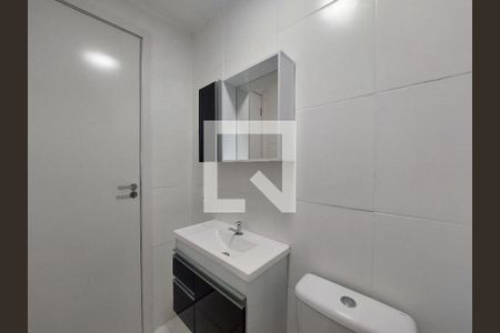Banheiro de apartamento para alugar com 2 quartos, 33m² em Veleiros, São Paulo