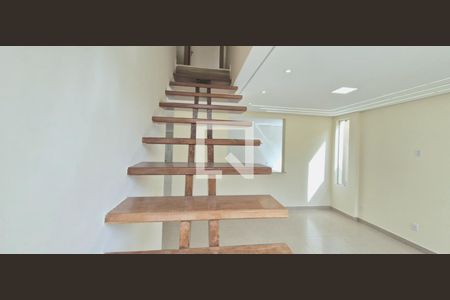 Escada de casa à venda com 4 quartos, 167m² em Lundcéia, Lagoa Santa