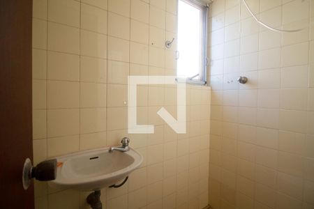Banheiro de Serviço de apartamento à venda com 3 quartos, 90m² em Cerqueira César, São Paulo