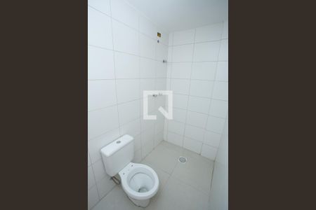 Banheiro de apartamento à venda com 1 quarto, 62m² em Niterói, Canoas