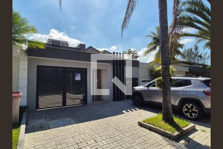 Fachada e placa de apartamento à venda com 4 quartos, 297m² em Barra da Tijuca, Rio de Janeiro
