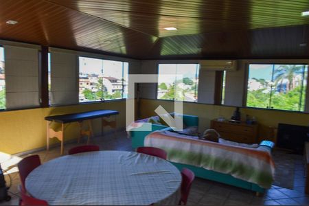 Sala 2 de casa de condomínio para alugar com 4 quartos, 600m² em Pechincha, Rio de Janeiro
