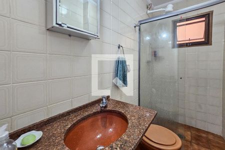 Banheiro de apartamento para alugar com 3 quartos, 98m² em Jardim Las Palmas, Guarujá