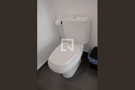 Banheiro de kitnet/studio para alugar com 1 quarto, 29m² em Pinheiros, São Paulo