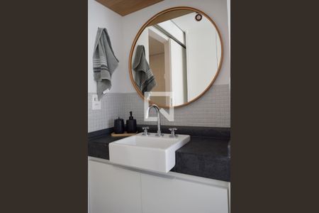 Banheiro de kitnet/studio para alugar com 1 quarto, 29m² em Pinheiros, São Paulo