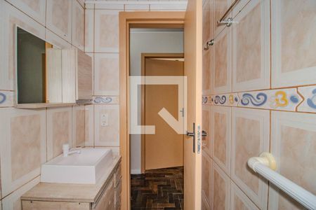 Banheiro de apartamento para alugar com 1 quarto, 54m² em Humaitá, Porto Alegre