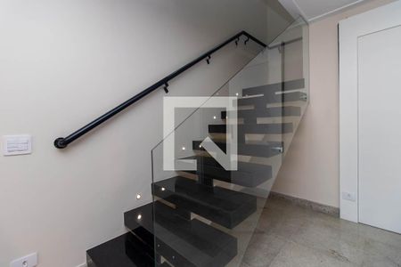 Escada de casa à venda com 2 quartos, 187m² em Bortolândia, São Paulo