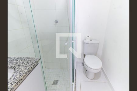 Banheiro de apartamento para alugar com 2 quartos, 37m² em Quarta Parada, São Paulo