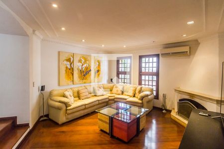 Sala de TV de casa de condomínio à venda com 4 quartos, 540m² em Alphaville, Santana de Parnaíba