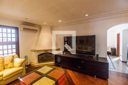 Sala de TV de casa de condomínio à venda com 4 quartos, 540m² em Alphaville, Santana de Parnaíba