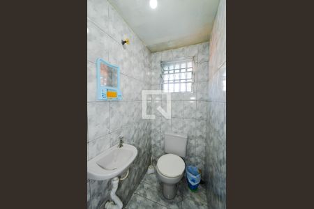 Banheiro de serviço de casa à venda com 2 quartos, 250m² em Vila Sao Joao Batista, Guarulhos