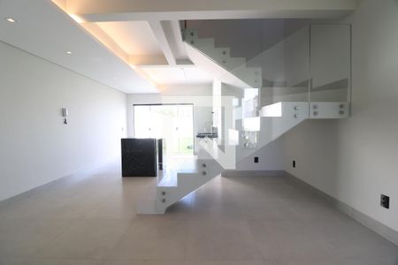 Sala de casa para alugar com 2 quartos, 85m² em Shopping Park, Uberlândia