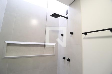 Banheiro/Suíte 1 de casa para alugar com 2 quartos, 85m² em Shopping Park, Uberlândia
